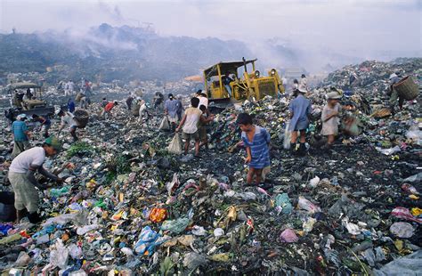 Recycling Rubbish On Smokey Mountain Manilla Philippines Nigel