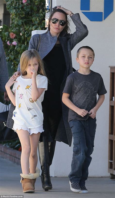 Angelina Jolie Takes Twins Knox And Vivienne 8 Shopping