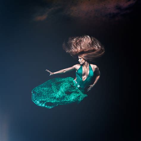 video fine art underwater portrait photographer anhede kickass photos no more no less