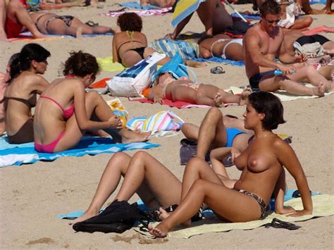 Candid Topless Or Nude Beach Photos Industriesoftheatrocity