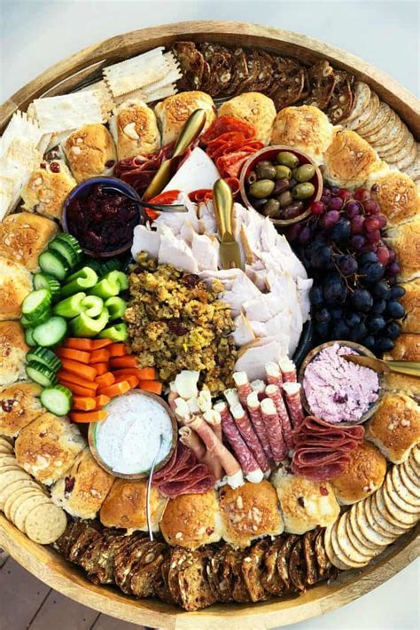 💡 how to buy thanksgiving turkeys? Leftover Thanksgiving Charcuterie Board - Reluctant ...