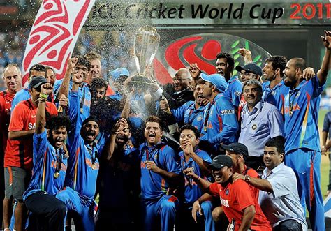 Indian Team Pics And Video Of Winning Moments Of World Cup 2011 Total