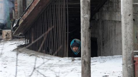 Ukrainian Civilians Flee Strategic Town Cnn