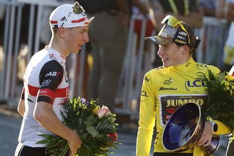 Tour De France Tadej Pogacar Et Jonas Vingegaard Bien Seuls Au