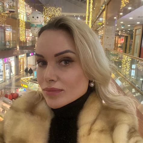 everything we know about marina ovsyannikova who interrupts live broadcast with sign reading no