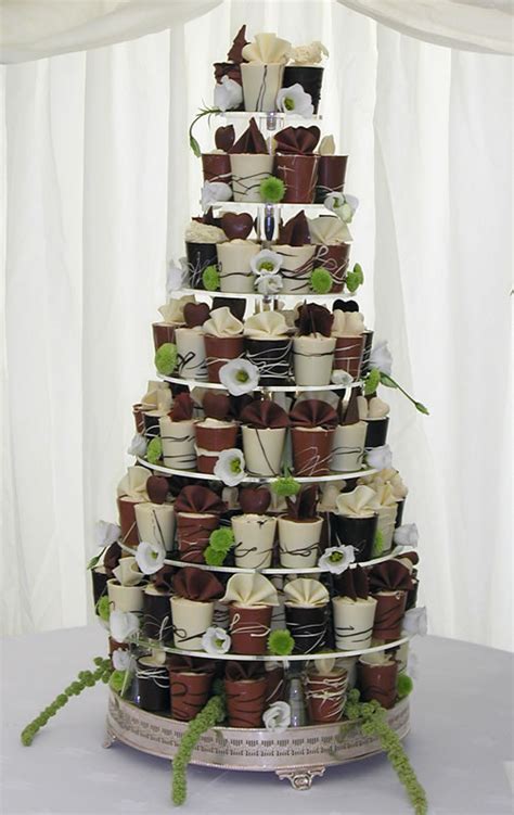 The chocolate sprinkled on the top makes this chocolate cake even more unique. Unusual & Alternative Wedding Cake Ideas