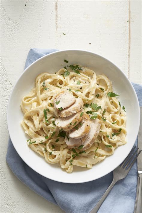 How To Make Classic Chicken Alfredo Pasta The Easiest