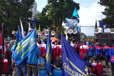 Info Lengkap Gaji Umr Surabaya Tertinggi Di Jatim