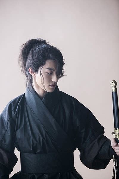 Квак дон ён (kwak dong yun). Kwak Dong Yeon Perfects His Smoldering Gaze In "Moonlight ...