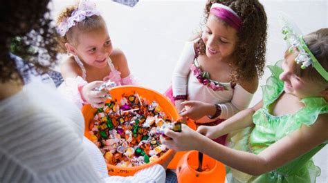 Cette vidéo prouve que les enfants aiment l'Halloween pour les bonbons