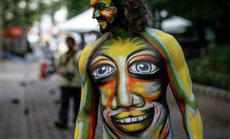 New Yorkers Strip Down For Body Painting Day Houston Chronicle