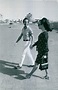Vintage foto de la princesa María Beatriz de Saboya dando un paseo con ...