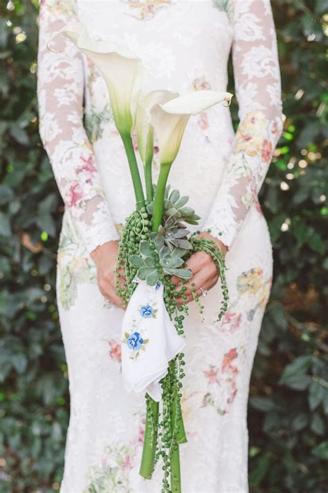 22 Lily Wedding Bouquets That Are Perfect For Spring Celebrations