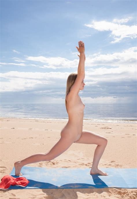 Naked Yoga Tumblr Blog Gallery