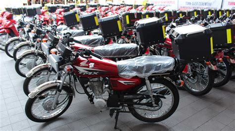 Get a complete price list of all honda motorcycles including latest & upcoming models of 2021. These Honda Motorcycles Will Help Save Lives | CarGuide.PH ...