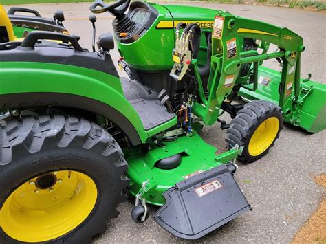 Sold 2017 John Deere 2032r Compact Tractor Loader And Mower Regreen