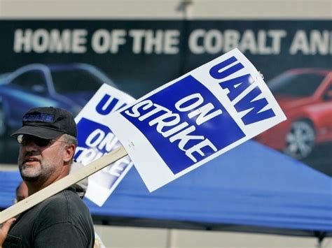 United Auto Workers Say Strike Against Gm Begins Sunday Night Detroit