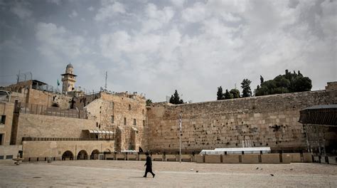 Tens Of Thousands View Prayer Online At Western Wall To