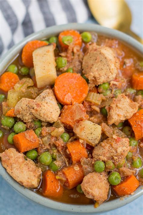 Everyone is ready for a change in seasons, both literally and figuratively. Slow Cooker Chicken Stew - The Clean Eating Couple