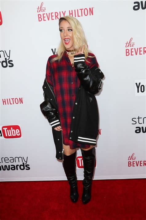 Jenna Marbles - 2016 Streamy Awards in Beverly Hills • CelebMafia