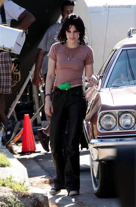 Kristen On The Set Kristen Stewart As Joan Jett Photo 15496683 Fanpop