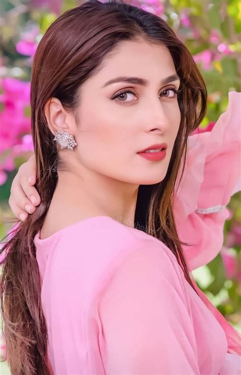 Pin By Hoorain Noor On Ayeza Khan Iranian Beauty Beauty Girl Ayeza
