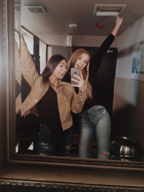 Pin By Lindsay Rose On Friends Mirror Selfie Scenes Selfie