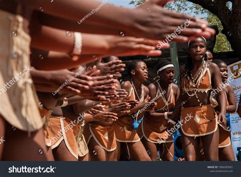 58 Imágenes De Botswana Traditional Attire Imágenes Fotos Y Vectores De Stock Shutterstock