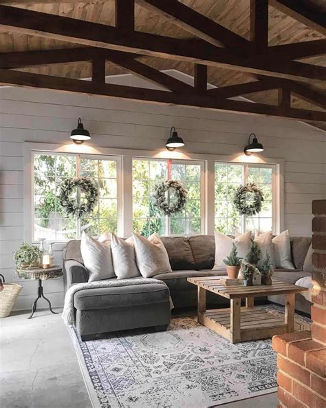Beautiful Farmhouse Living Room Decorating Tips