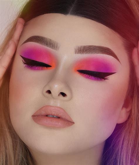 60+ Dramatic Makeup Looks Make You Glow in 2020 - HowLifeStyles
