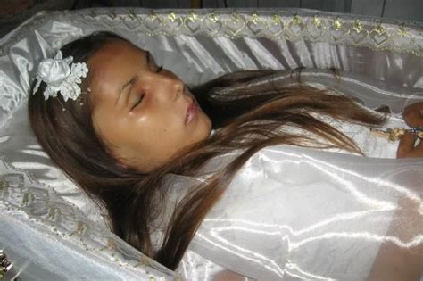 Beautiful Girls In Their Caskets Tragic Woman 20 Plans Her Own Funeral So She Can Fulfil Last
