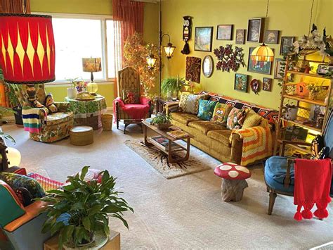 Chicago Mother Transforms Home Into 70s Haven Revives Decade With