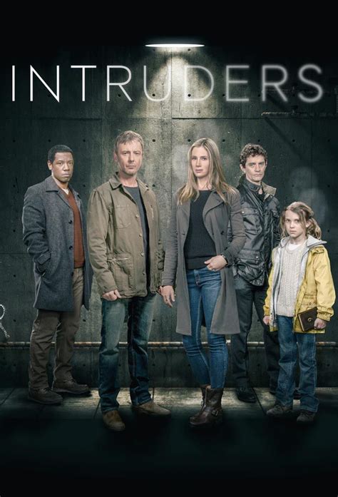 A secret society devoted to chasing immortality by seeking refuge in the bodies of others. Affiches, posters et images de Intruders (2014) - SensCritique