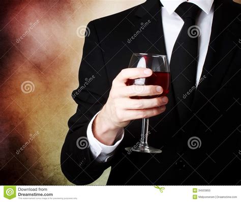 Encuentra fotos de stock perfectas e imágenes editoriales de noticias sobre man holding wine glass en getty images. Young Man Holding A Glass Of Red Wine Stock Image - Image of abstract, christmas: 34503855