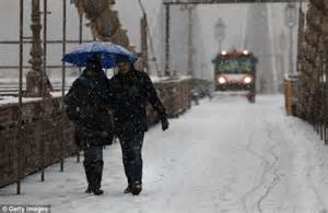 Fast Moving East Coast Snowstorm Causes 940 Flight Cancellations And