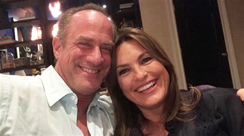 Mariska Hargitay And Christopher Meloni Are They In A Relationship Otakukart
