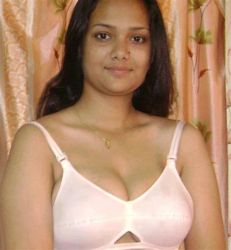 Nice Aunty Cleavage Show Latest Tamil Actress Telugu Actress Movies Actor Images Wallpapers