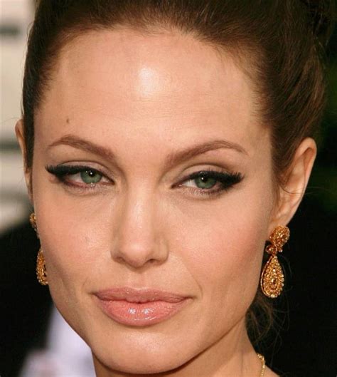 🧿 Adlı Kullanıcının Angelina Jolie Panosundaki Pin Makyaj