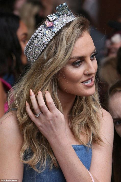 Perrie Edwards Shows Off Her Toned Abs In A Double Denim Outfit Perrie Edwards Little Mix Girl