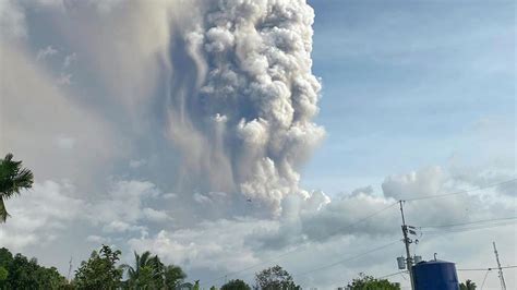 Thousands In Philippines Flee Ballistic Debris As Volcano Erupts