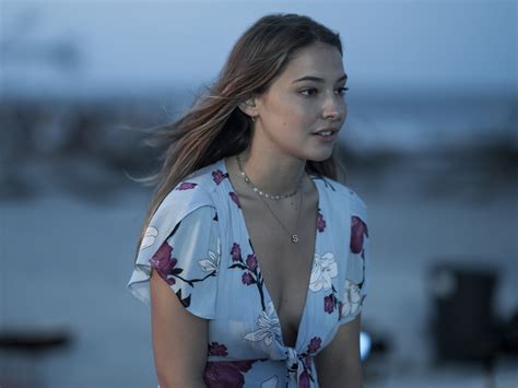American actor madelyn cline's current age is 21 as of 2020 april and also single with no boyfriend rumors. 1152x864 Madelyn Cline in Outer Banks 1152x864 Resolution ...