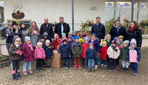 Spendenübergabe An Kindergarten Storchennest Werschau Gemeinde Brechen
