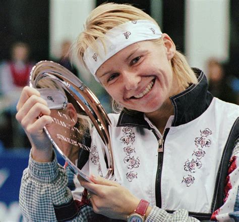 former wimbledon champion jana novotna dies at 49 after cancer battle