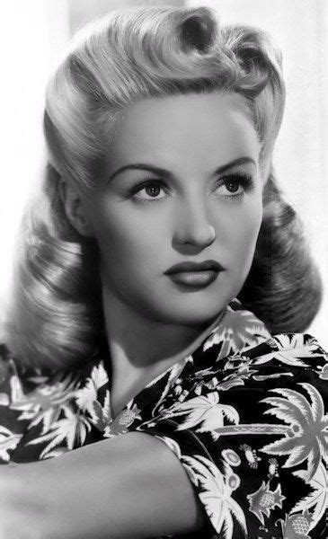 20 Iconic 1940s Hairstyles For Classy Women Sheideas