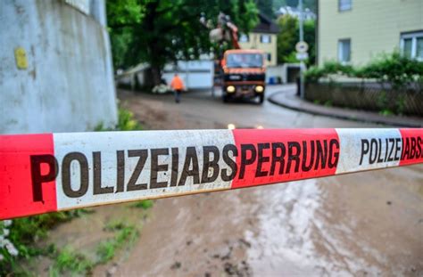 Alle aktuellen wetterberichte bei wetter.de. Unwetter in Schwäbisch Gmünd: Nach Erdrutsch Häuser evakuiert - Baden-Württemberg - Stuttgarter ...