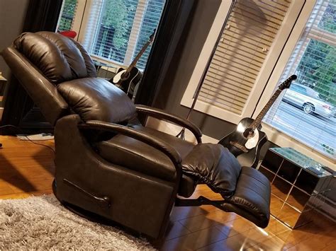 Contemporary Lazy Boy Swivel Recliner Esquimalt And View Royal Victoria