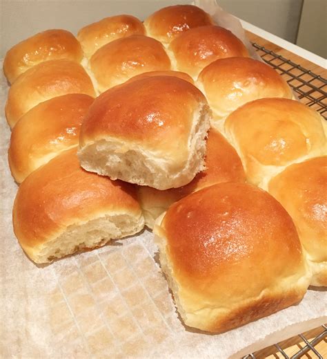 zachte witte broodjes slowfoody in 2024 broodjes zelfgemaakte broodjes zoete broodjes recepten