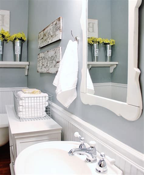 Small bathroom decorating top view image. Farmhouse Bathroom Decorating Ideas | Thistlewood Farms