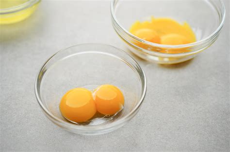 How To Separate Eggs 4 Easy Methods Fueled With Food