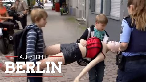 Kinder Mit S Xpuppe Wo Ist Emil Auf Streife Berlin Sat Tv Youtube